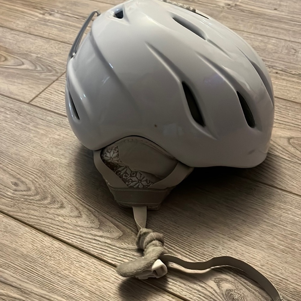 Womens medium Giro helmet